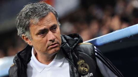 VIDEO - Il Bernabéu fischia Mourinho, e lui...