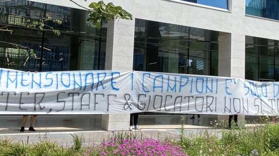 La Curva Nord all'attacco: "Mister, staff e giocatori non si toccano. Zhang, prenditi le tue responsabilità"