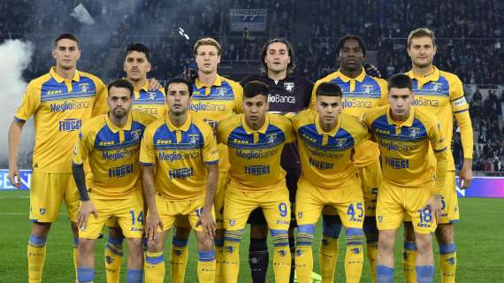 VIDEO - Il Frosinone rompe l'incantesimo, Cagliari travolto 3-1 allo Stirpe: gli highlights