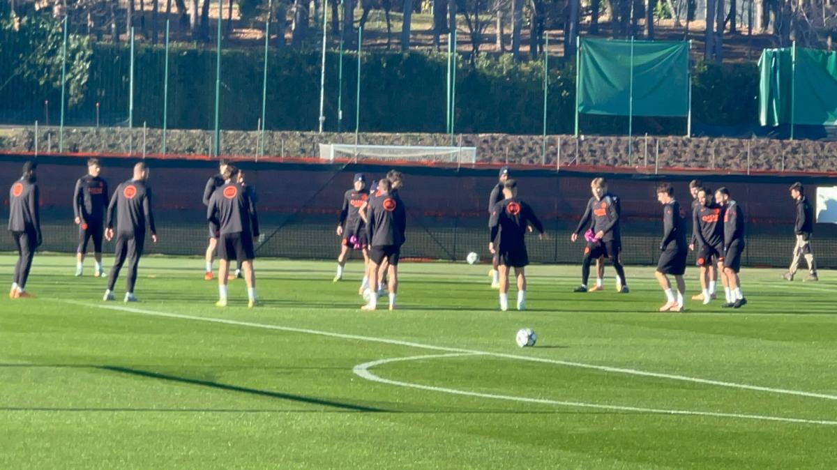 VIDEO - Vigilia di Inter-Liverpool, l'allenamento dei nerazzurri: Akanji out per influenza, sarà valutato domani