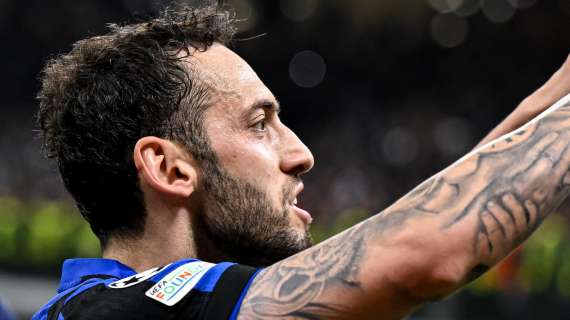 Ci si mette anche Felipe Melo. Appello via social a Calhanoglu: "Vieni al Galatasaray, fratello"