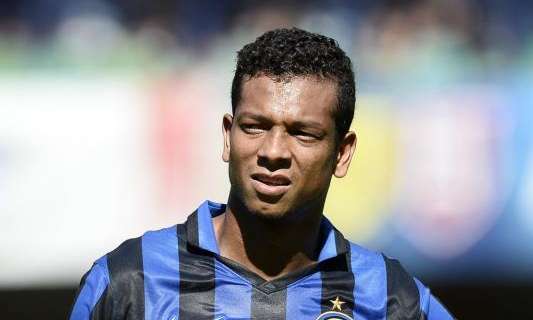 Il fratello di Guarin in volo con hashtag... sospetto