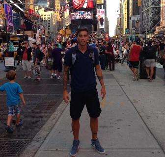 FOTO - Ricky Alvarez il turista: eccolo a Times Square