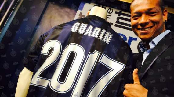 FOTO - Guarin rinnova sorridente con la 2017