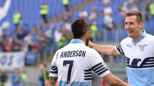 Serie A - La Lazio è seconda, grande Napoli 