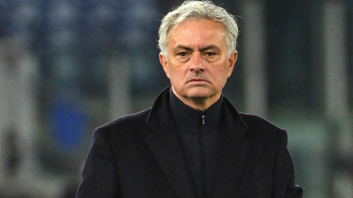 UCL - Mourinho regola Conte, il Benfica batte il Napoli 2-0. Juventus ok, Inter ancora nelle prime otto