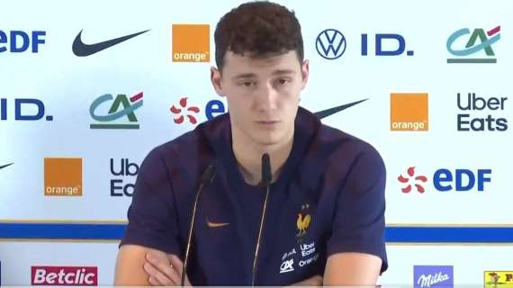 Pavard scherza: "Attualmente siedo sul lato sinistra della panchina. Ma sono pronto, se Deschamps mi chiamerà in causa"