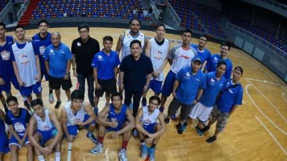 Indonesia, scatta la stagione del Satria Muda di pallacanestro: foto di gruppo con Erick Thohir