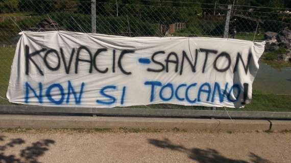 FOTO - I tifosi nerazzurri si oppongono alle cessioni di Santon e Kovacic
