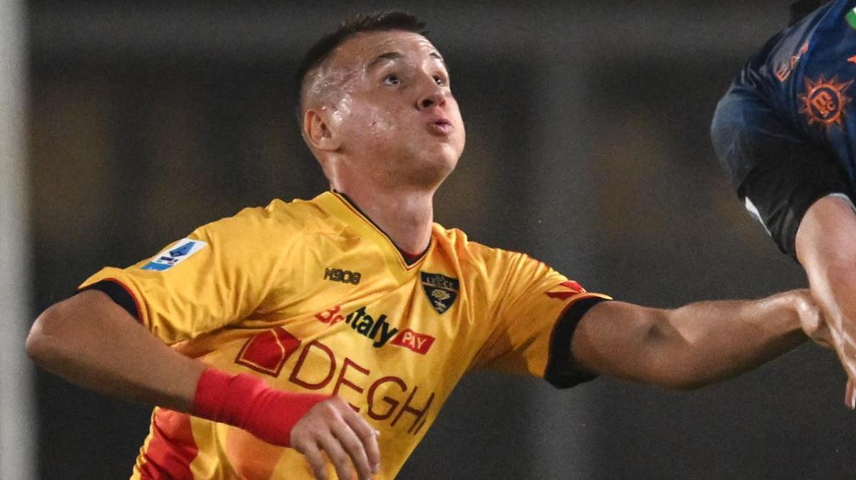 Lecce, consulto ortopedico per Camarda: diagnosticata una contusione alla spalla destra