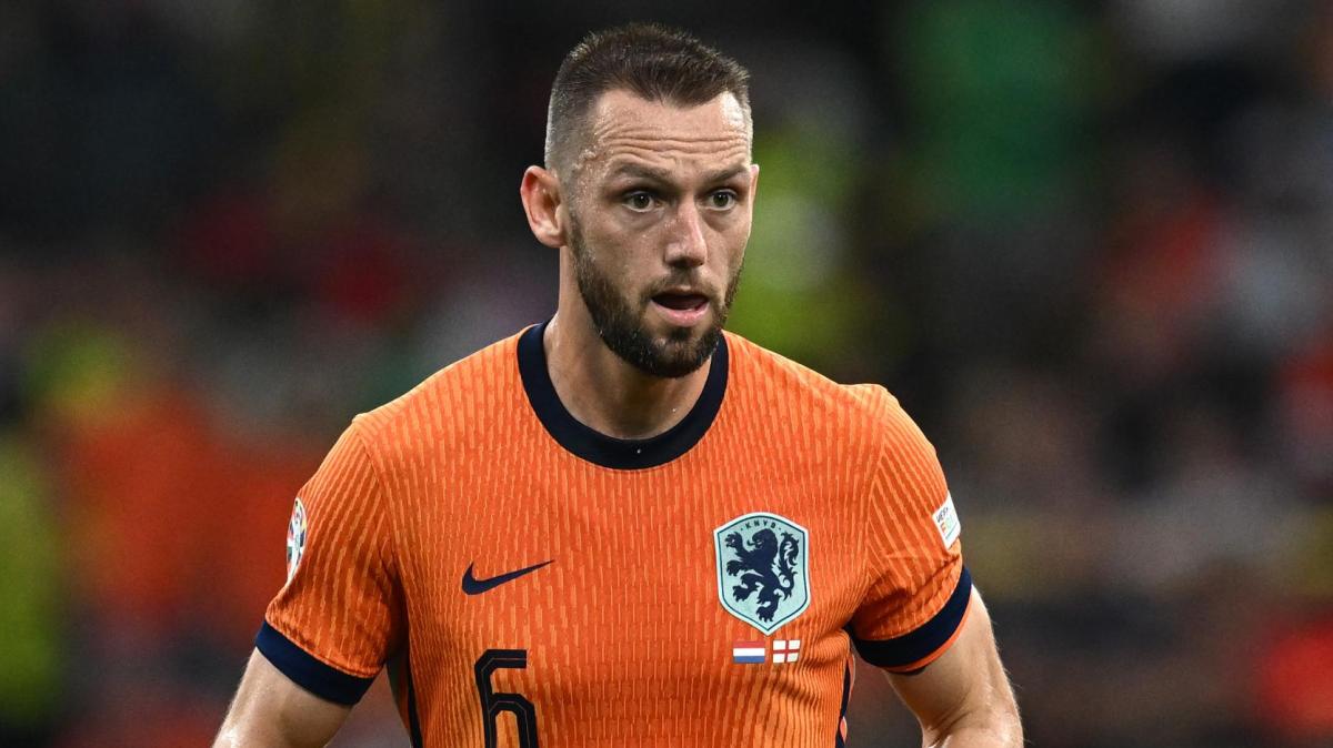 De Vrij: "Non ho giocato molto con l'Inter, ma Koeman sa che do sempre tutto. Sono felice di avere la sua fiducia"