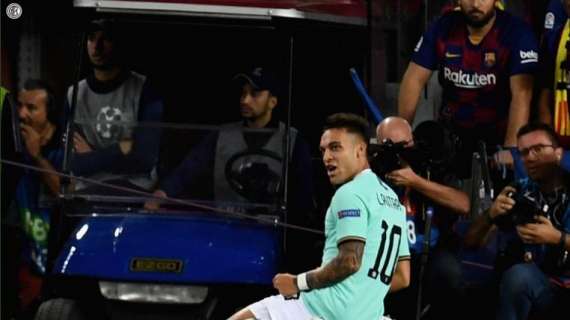 FOTO - Lautaro in gol dopo soli 2': l'esultanza del Toro che scivola sul prato del Camp Nou