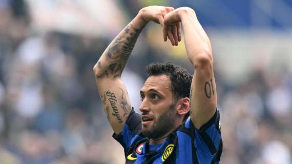 VIDEO - All'Inter basta doppio Calhanoglu battuto 2-0 un Torino in dieci: gli highlights