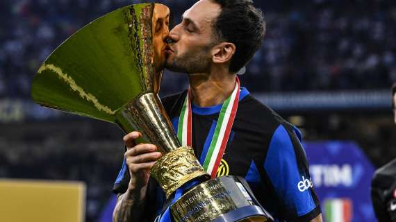 Calhanoglu si gode lo scudetto con l'Inter: "I sogni si avverano"