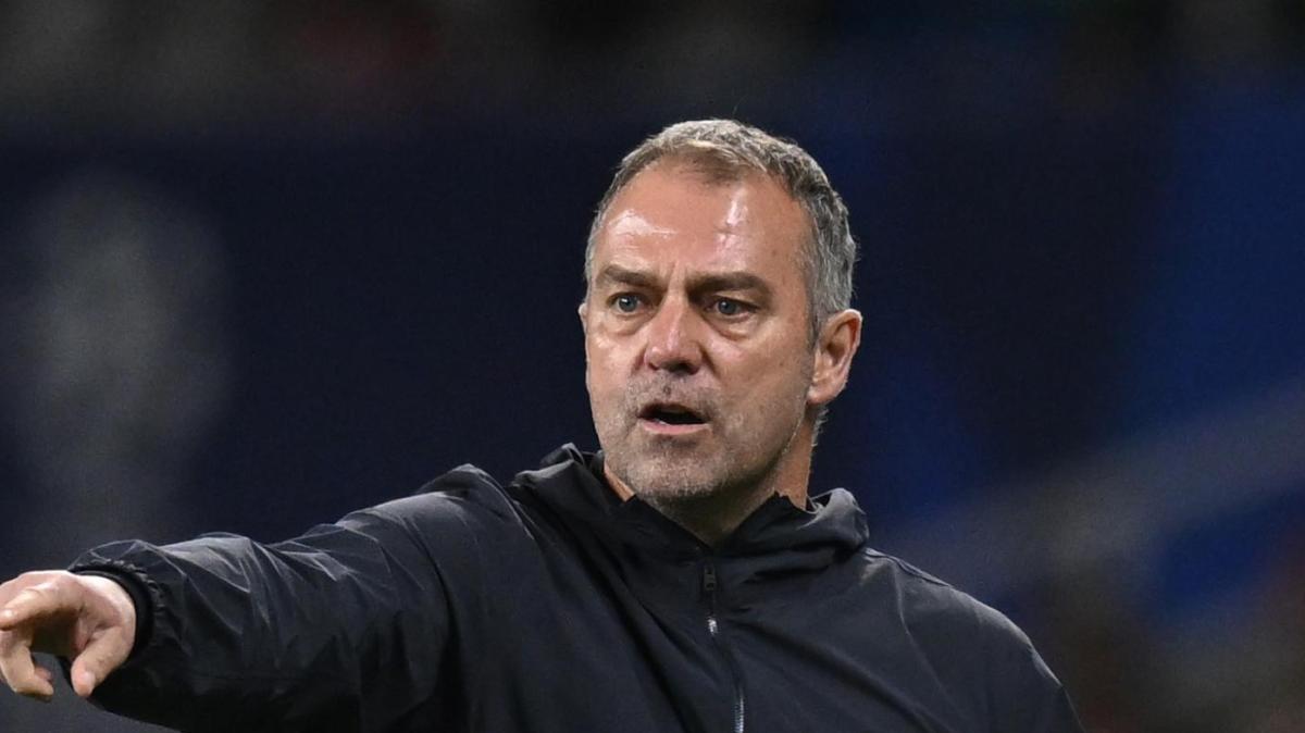 La top 11 della FIFA scatena le ire di Hansi Flick: "Una barzelletta l'assenza di Raphinha"