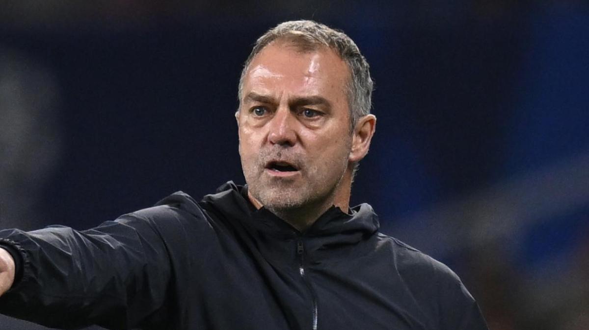 Barcellona, Flick 'anticipa' il mercato estivo: "Idee molto chiare. Parlo tutti i giorni con Deco, ci serve un leader"