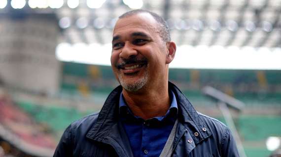 Gullit: "Inter in testa, ma la mia favorita per lo scudetto resta la Juve. Milan? Già felice che sia lassù"