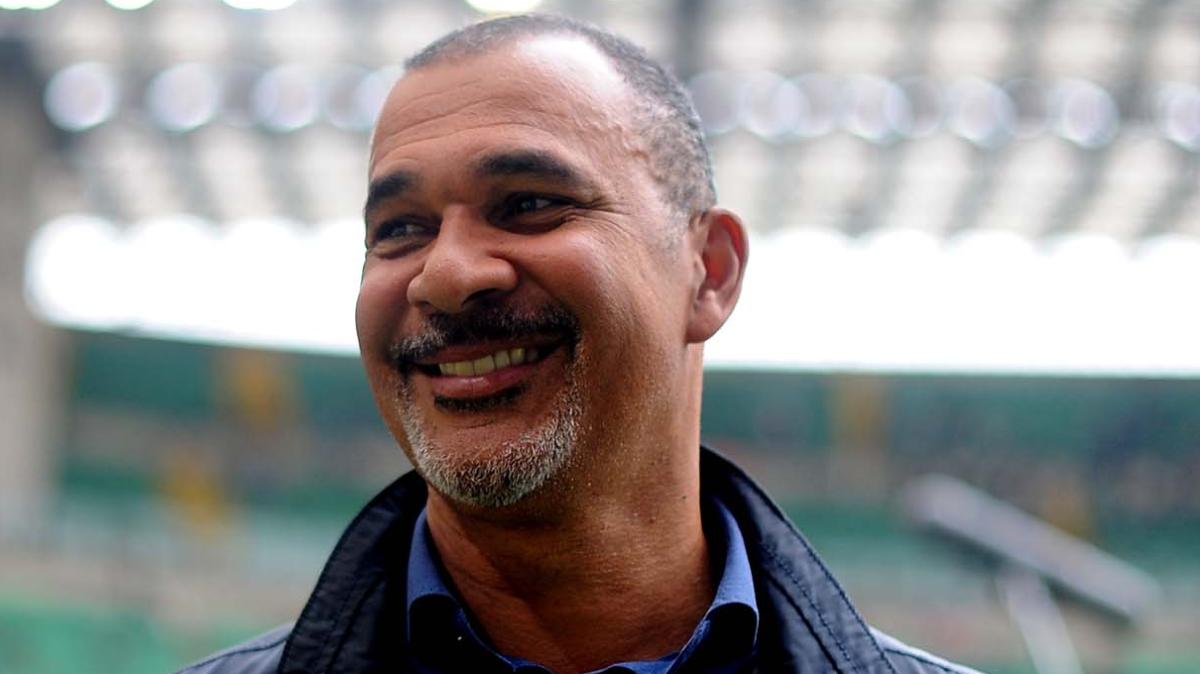 Gullit: "L'Italia deve tornare al suo DNA difensivo. E non parlo di parcheggiare il bus"