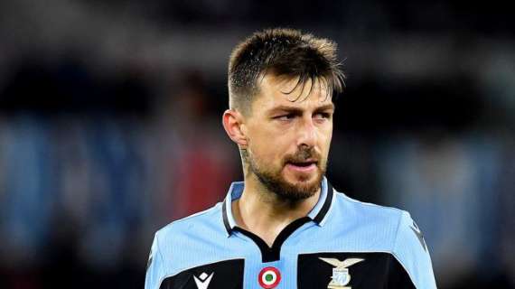 Lazio, Acerbi: "Se vinciamo lo Scudetto mi raso i capelli con Immobile. Con l'Inter coreografia emozionante"