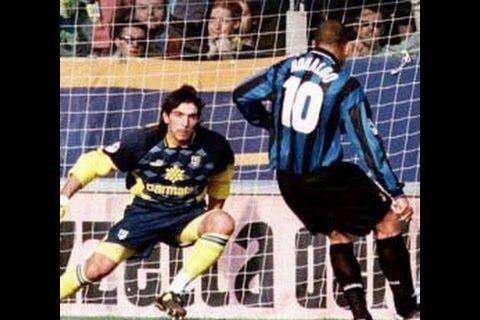 Buffon: "Il Ronaldo visto all'Inter era qualcosa di incredibile, sembrava un alieno contro gli umani"