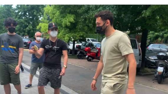 VIDEO - Calhanoglu arriva al Coni per la seconda parte delle visite mediche