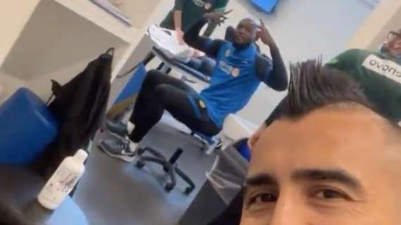 Vidal, selfie ad Appiano Gentile con Lukaku: "La macchina"