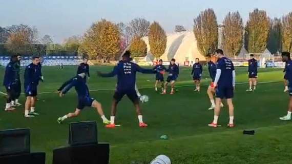 Barella, seduta completa ad Appiano Gentile con la Nazionale. E durante il 'torello' si scatena contro Dimarco