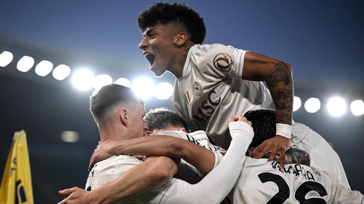 Serie A, il Napoli vince all'ultimo respiro: Lukaku a tempo scaduto firma il 2-1 contro il Verona