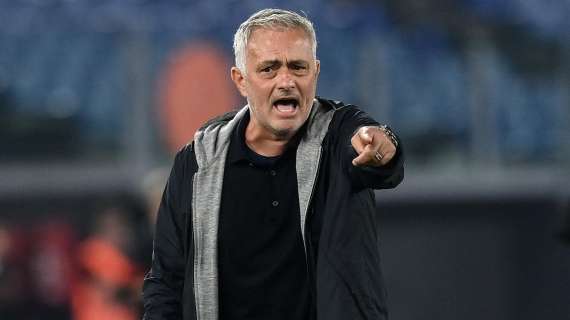 Roma, Mourinho: "Obiettivo? Se sopravviviamo e stiamo a 3-4 punti dalle super squadre..."