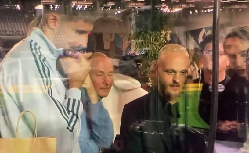 VIDEO - Dimarco e Vicario esultano per la vittoria della Bosnia sul Galles: polemica sui social