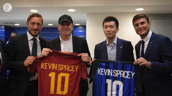 Prima di Roma-Inter, un saluto con Kevin Spacey