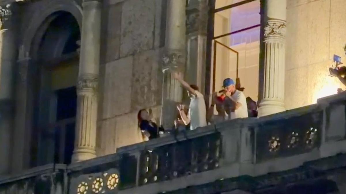 VIDEO - Da Lautaro a Barella: i nerazzurri si affacciano in Piazza Duomo 