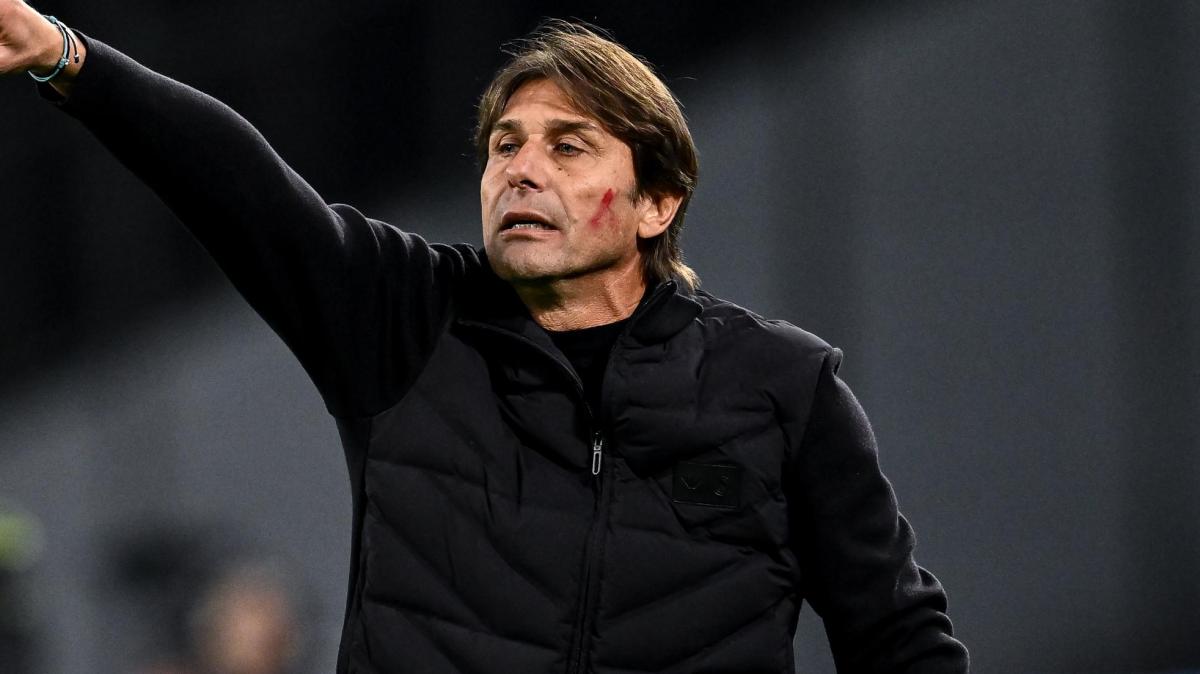 Napoli, Conte: "Momento di grande difficoltà, dobbiamo indossare l'elmetto"