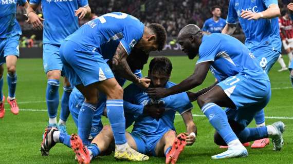 VIDEO - Lukaku-Kvara, il Napoli manda il Milan all'inferno a San Siro: gli highlights