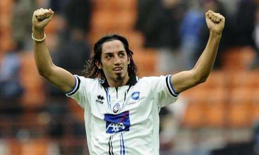 Una fan esalta Schelotto: "Meriti l'Inter". E lui ritwetta!