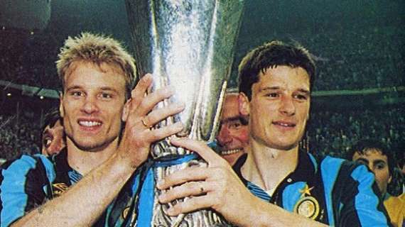 VIDEO - Accadde oggi - Doppio trionfo, dalla Uefa '94 di Jonk alla Coppa Italia 2006 