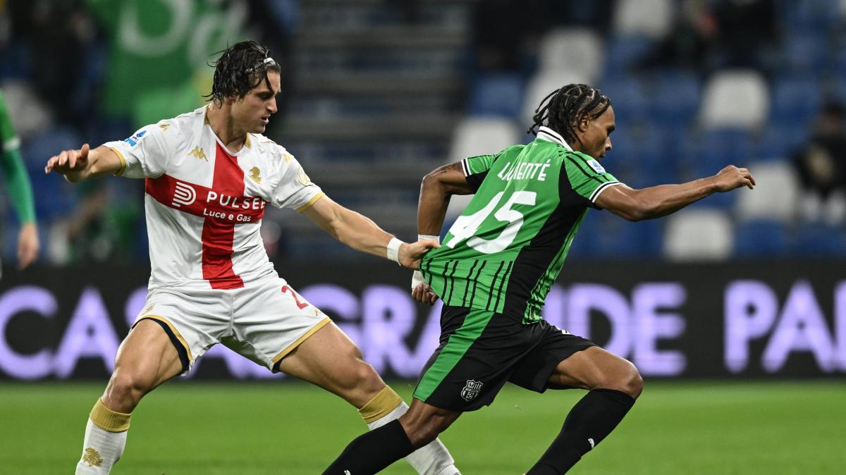 Prima vittoria del Genoa in campionato, decide Ostigard nel recupero: Sassuolo ko 2-1. Fiorentina ultima