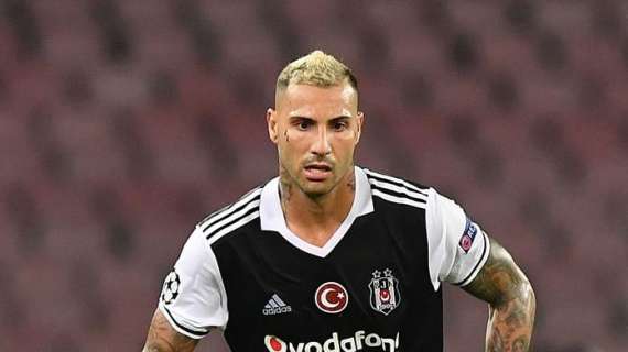 VIDEO - Turchia, follie in Supercoppa: incidenti in Besiktas-Konyaspor, Quaresma raccoglie un... coltello