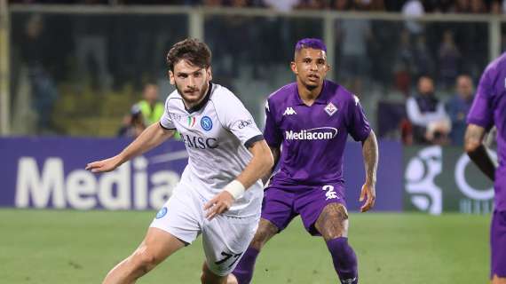 VIDEO - Le punizioni magiche di Biraghi e Kvaratskhelia, ma non solo: gli highlights del 2-2 di Fiorentina-Napoli 