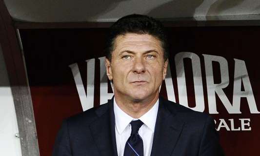 Fischi copiosi per Mazzarri. Acclamati i tre attaccanti