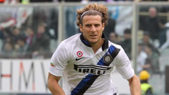 America, il tecnico: "Come compriamo Forlan?"