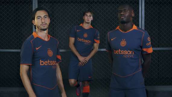 UFFICIALE - Ecco la terza maglia 2025/26. "Un ponte tra passato e futuro. Un omaggio all'era Total 90"