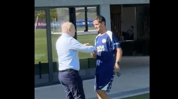 VIDEO - Marotta abbraccia Chivu alla Pinetina: "Pres, tutto a posto"
