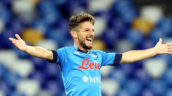 Mertens torna e segna, Politano chiude i giochi: il Napoli supera il Benevento 2-0