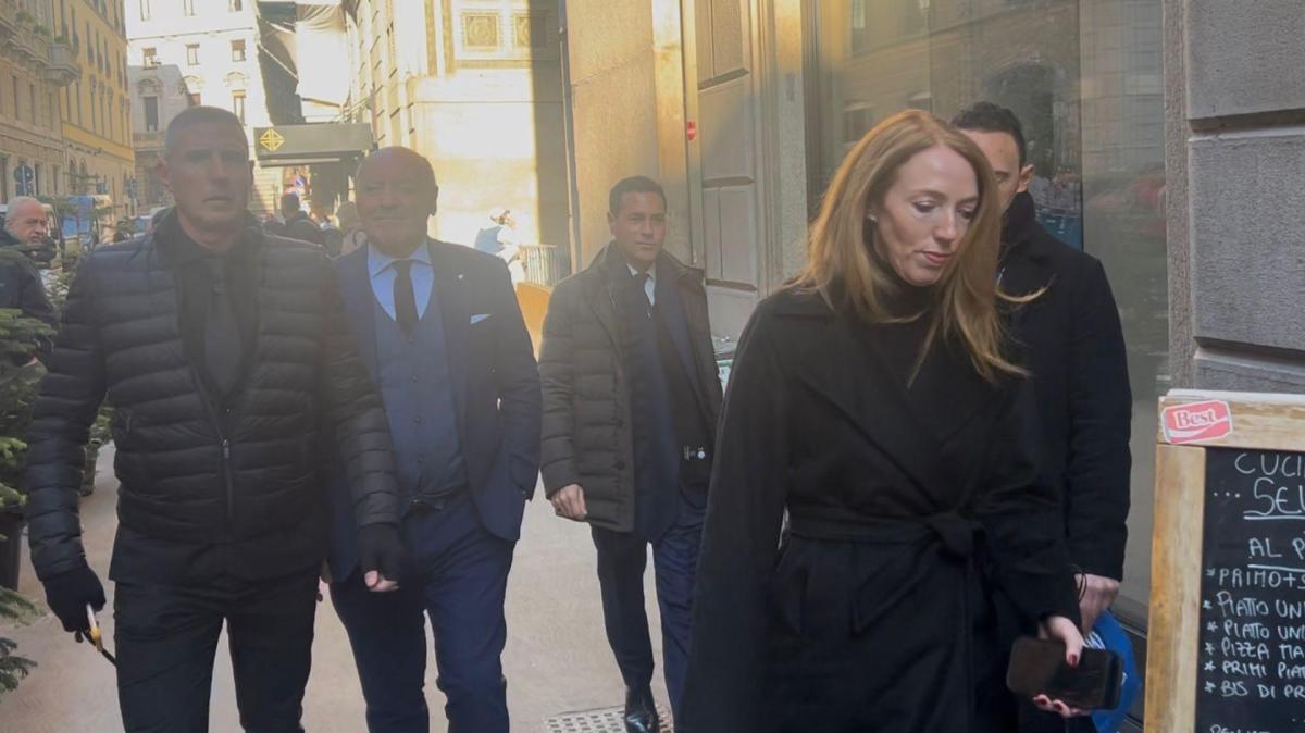 VIDEO - Tempo di pranzo UEFA per l'Inter e il Liverpool: le immagini dell'arrivo delle due delegazioni