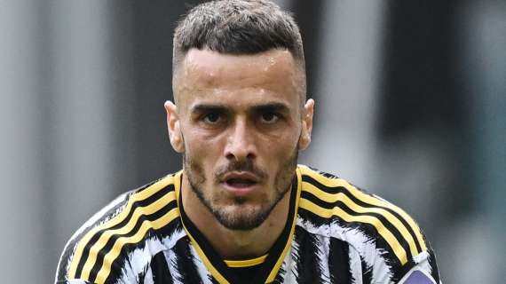 UFFICIALE - Juve, Kostic alla corte di Mourinho: il serbo va in prestito al Fenerbahce