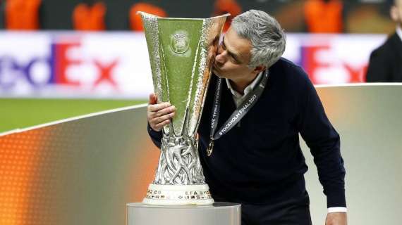 Lo United ringrazia Mourinho: "Due anni dal tuo arrivo"