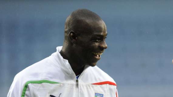 E Balotelli urlò dalla finestra: "Forza Milan!"