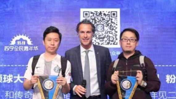 Fabio Galante atterra in Cina e incontra i tifosi interisti al Suning Plaza di Shanghai