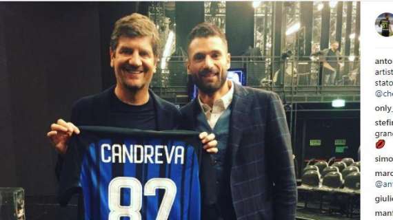 Candreva e De Luigi in posa con la maglia dell'Inter. L'esterno: "Amico, artista e grande cuore nerazzurro"